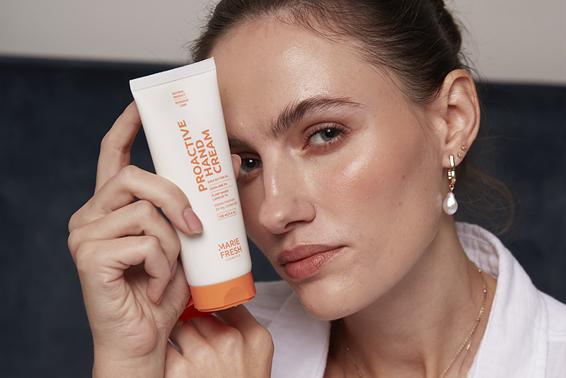 Маска для рук от трещин и сухости в зимнее время: Советы эксперта Маска для рук от трещин и сухости в зимнее время: Советы эксперта